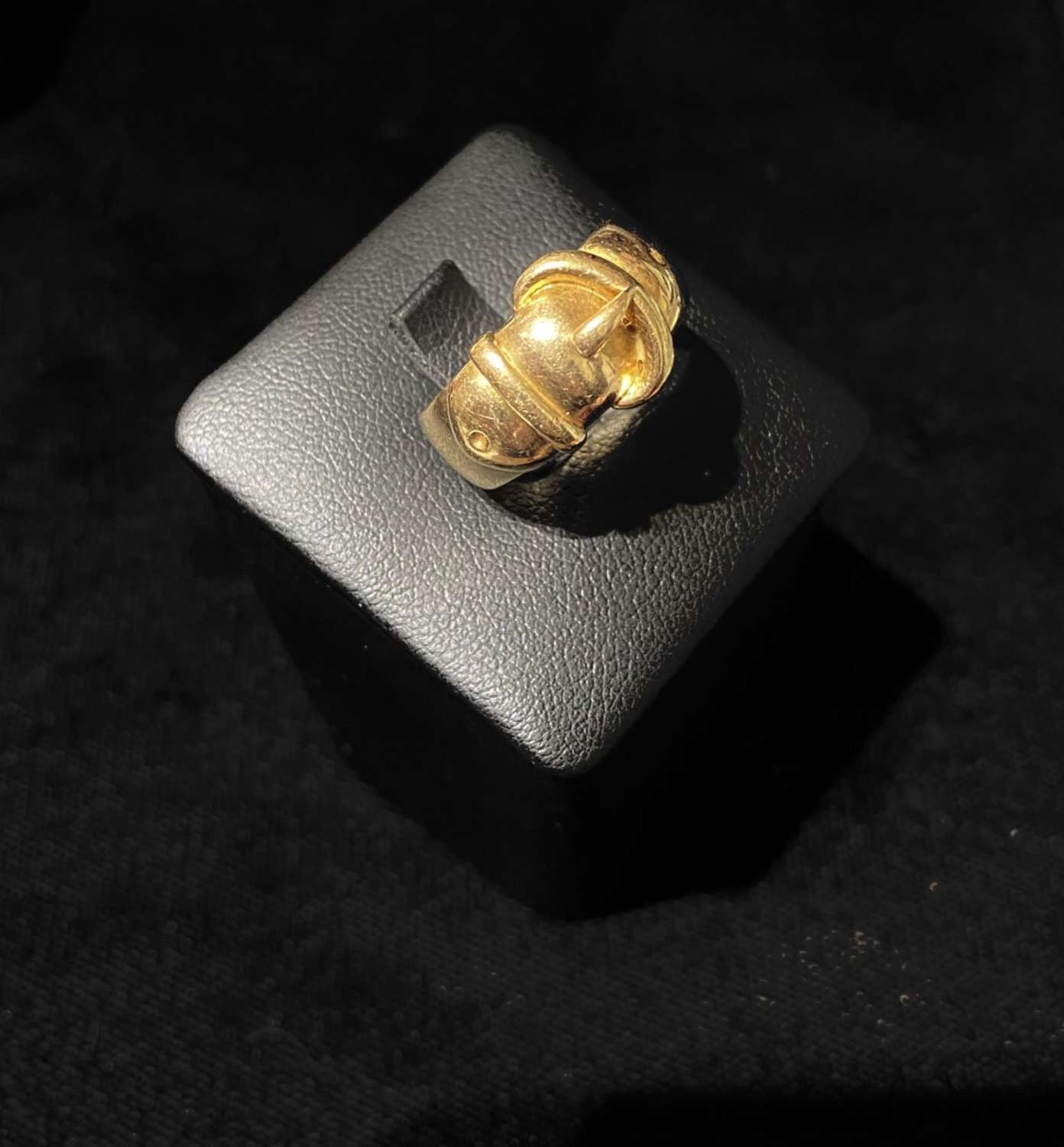 18ct Gold Buckle Ring
